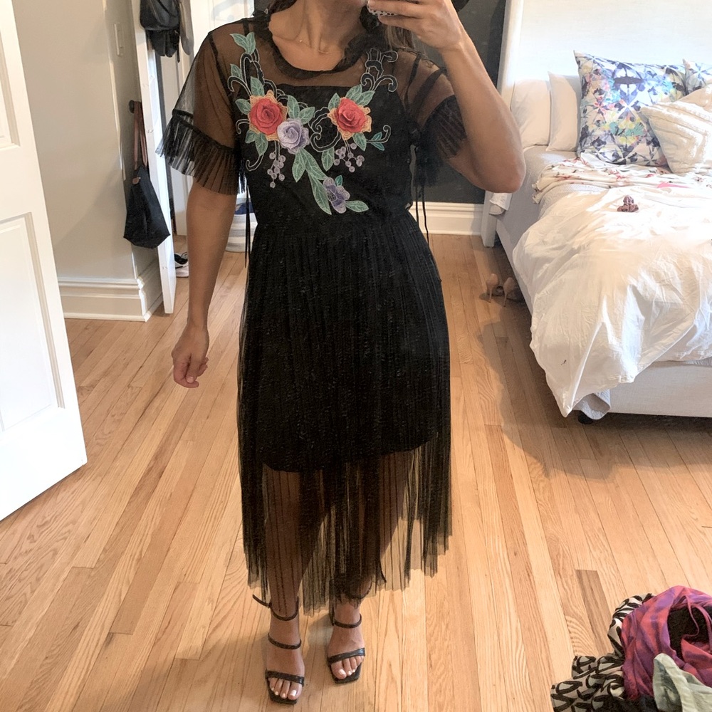 MIDI black dress, mesh and embroidered